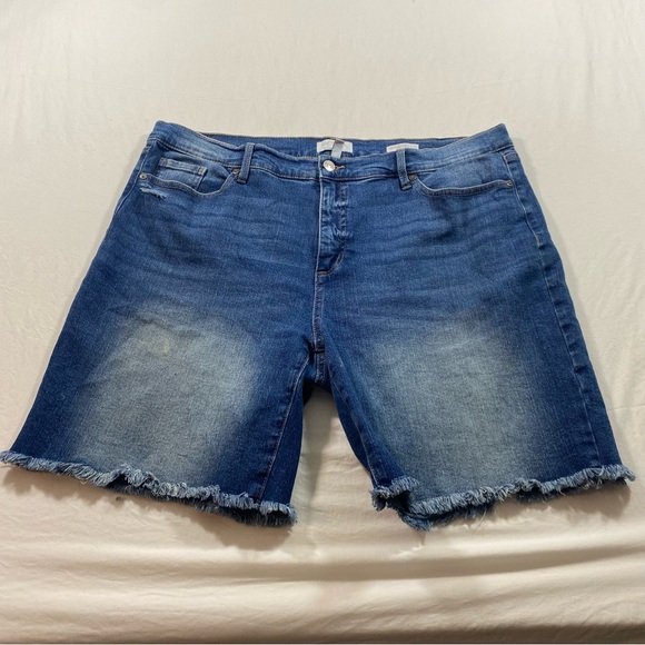 sofia by sofia vergara Pants - Sofía Jeans Blue Denim Shorts Frayed hem Factory distressed Boho Beach  Summer